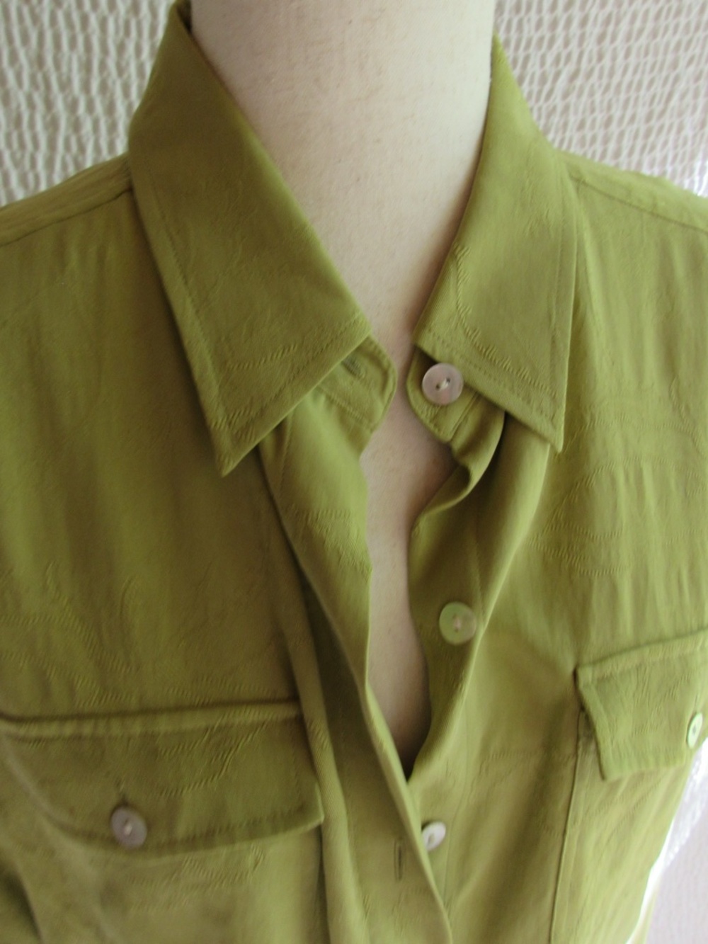 Solid Green Silk Embossed Shirt Top Long Sleeve Button Vtg Chicos Design 1 M rol